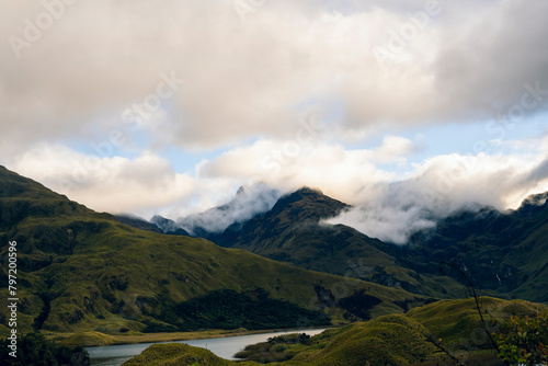 Parque nacional Sangay en ecuador  lagunas de atillo y monta  as empinadas de los andes 