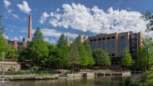 Vista of the Pearl District section of the San Antonio Riverwalk