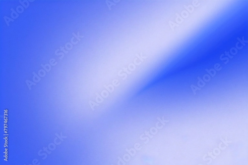 Eleganter saphirblauer Hintergrund mit weißem, verschwommenem oberen Rand und dunkelschwarzer Grunge-Textur am unteren Rand, luxuriöses blaues Design 