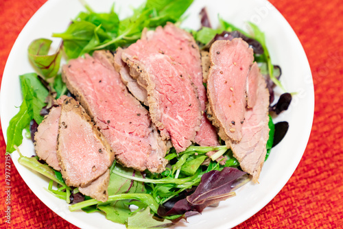 おいしそうなローストビーフの写真。