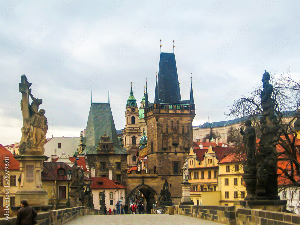 Obraz premium Gazing across Charles Bridge towards Malá Strana, the Lesser Town of Prague.
