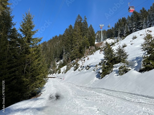 Rothornbahn 1 (Canols-Scharmoin) 8pers. Gondola lift (monocable circulating ropeway) or 8er Gondelbahn (Ein-Seil-Umlaufbahn) in the Swiss winter resort of Lenzerheide - Canton of Grisons, Switzerland photo