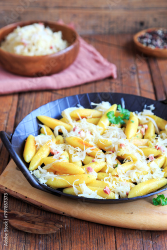 Sauerkraut mit Kartoffel-Schupfnudeln