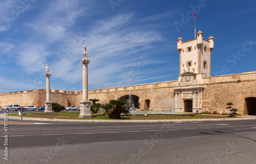 Constitution Square and the main gate in the city wall of Cadiz.
