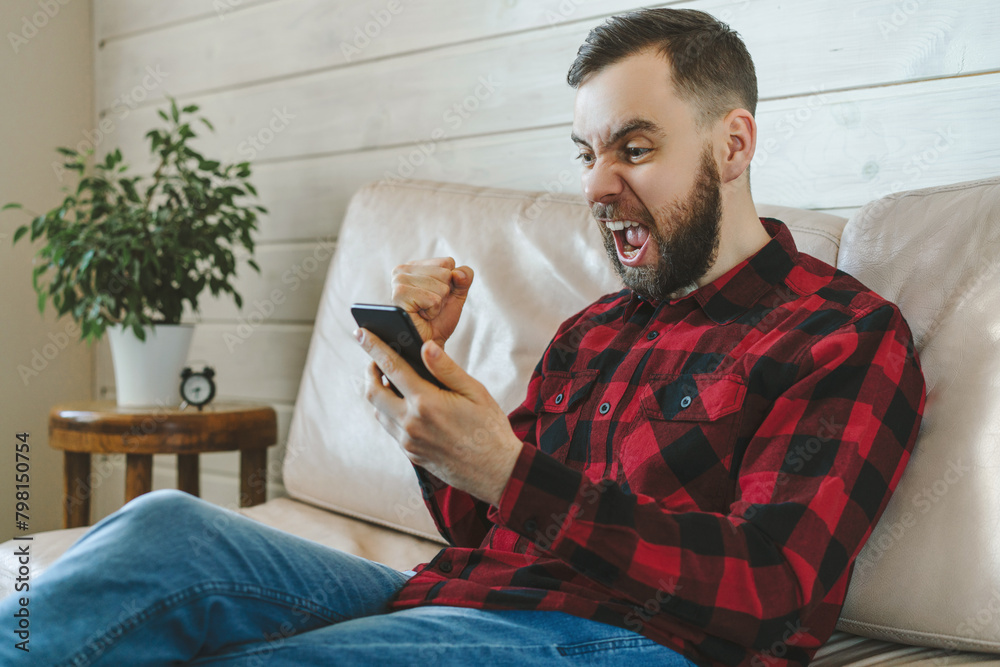 Φωτογραφία Portrait of euphoric man celebrating money win in online lottery or after bettin