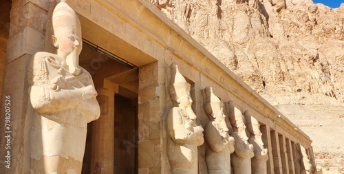 Obraz na płótnie Massive statues of The Great Female Pharoah Hatshepsut with the crook and flail