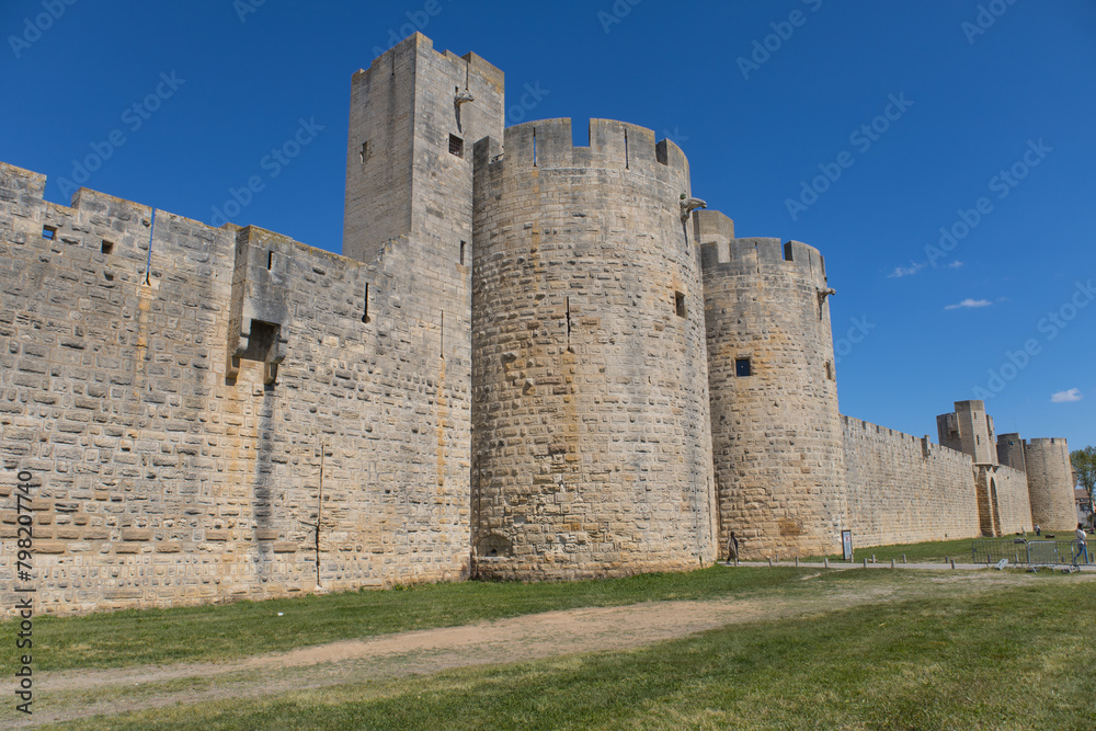 Les remparts d'Aigues-Mortes sont une enceinte de maçonnerie protégeant le centre-ville d'Aigues-Mortes, dans le département du Gard, en région Occitanie.