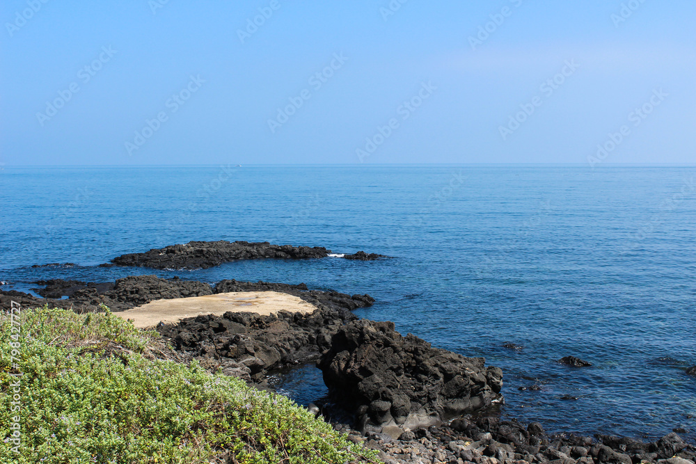 제주도 바다 화산암 해변 돌
jeju island sea volcanic rock beach stones