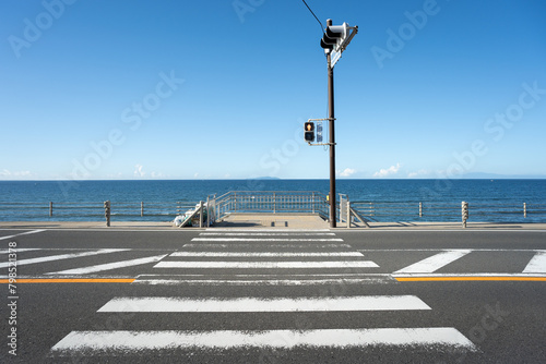 七里ヶ浜へ 鎌倉高校駅前の横断歩道 国道134号線 鎌倉市