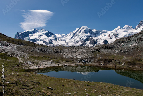 Obraz na płótnie Snow covered mountains in the Swiss Alps w salonie