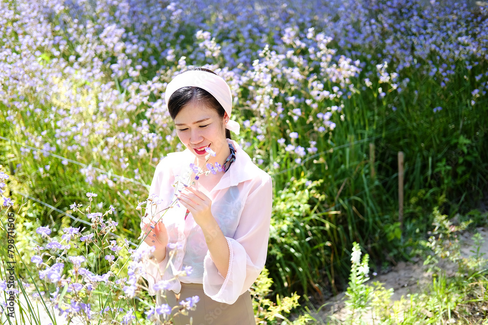Beautiful Asian woman is smiling and relaxing in blooming purple Murdannia giganteum flowers field
Beautiful Asian woman is smiling and relaxing in blooming purple Murdannia giganteum flowers field