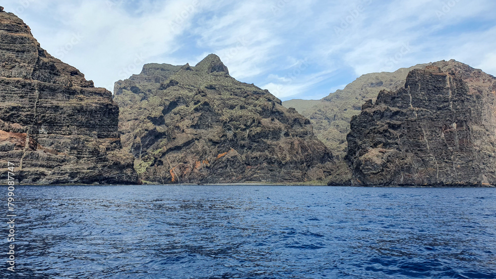 Teneriffa, Spanien: Der Mascastrand liegt innerhalb der Los Gigantes Felsformation Teneriffa, Spanien: Der Mascastrand liegt innerhalb der Los Gigantes Felsformation