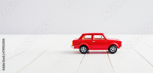 illustrazione con modello di automobile in scala su superficie in legno bianco photo