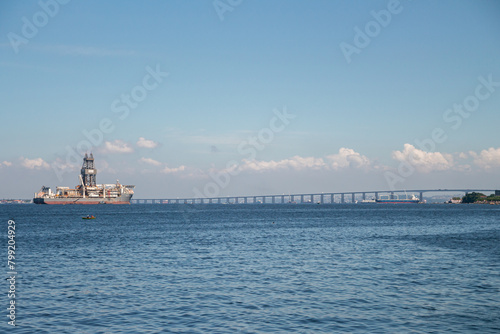 Navio e Ponte Rio Niteroi