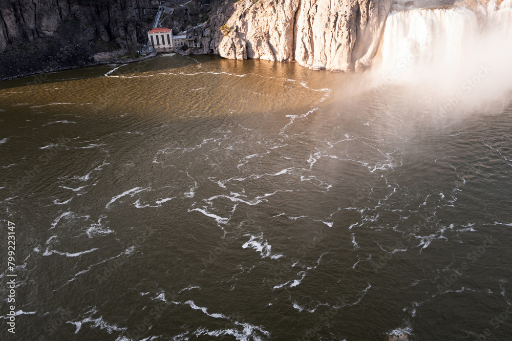 Naklejka premium Water below Shoshone falls with rippling foam