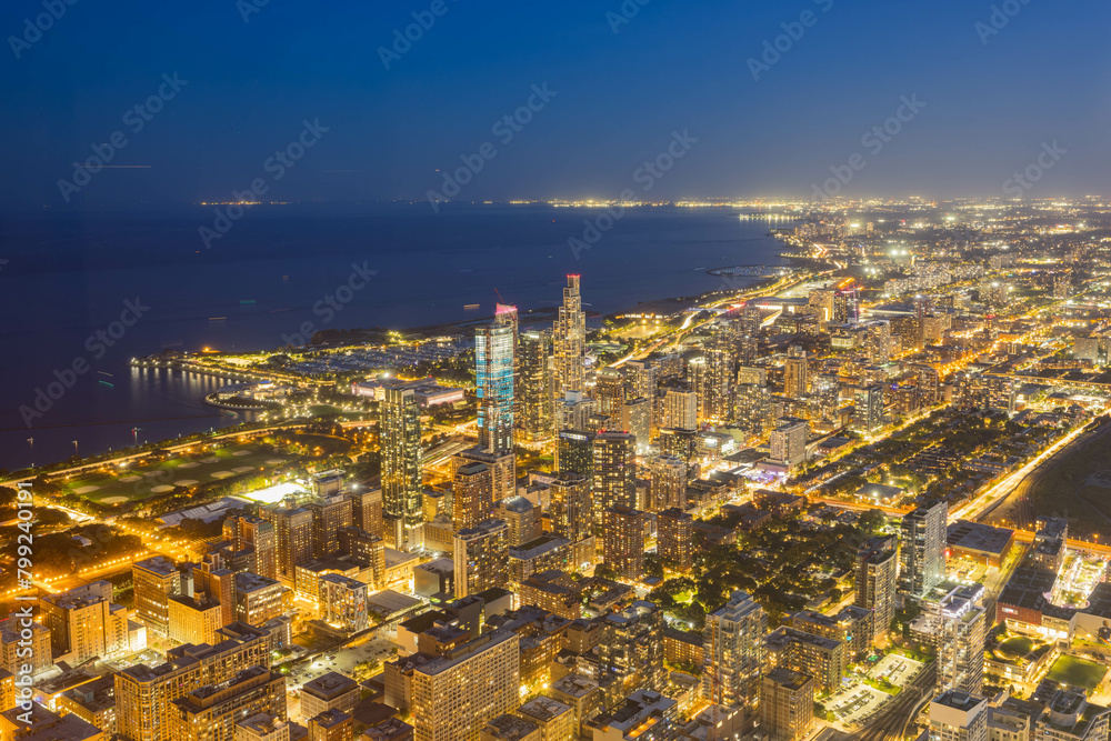 Obraz premium Sunset aerial view of the downtown landscape from the Willis Tower