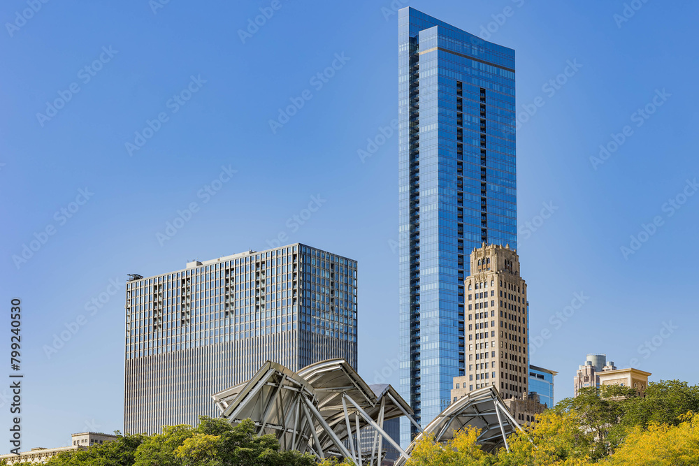 Obraz premium Sunny exterior view of the downtown cityscape