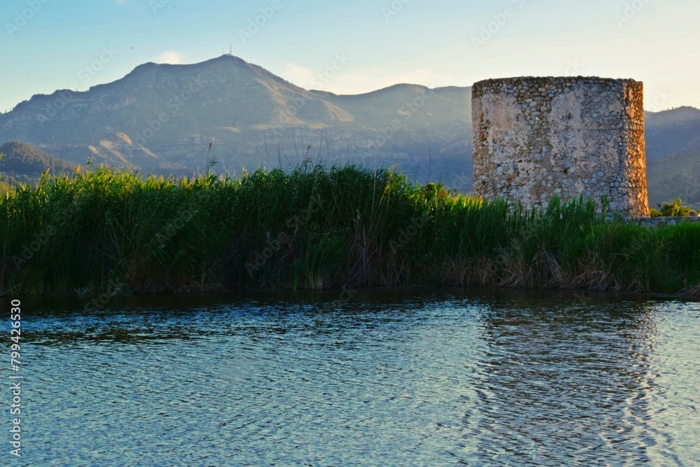Torre de Guaita, río Vaca y macizo del Mondúver desde Xeraco (Valencia)