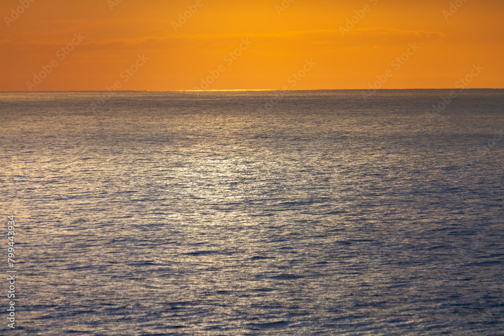 Fototapeta premium Mar e por do Sol na praia