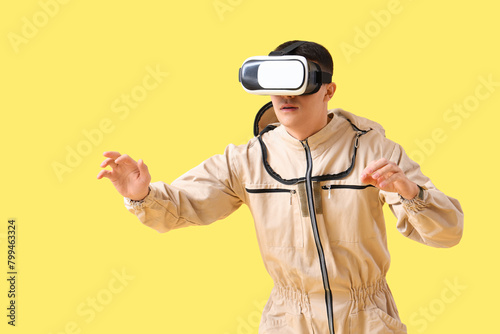 Male beekeeper using VR gla...