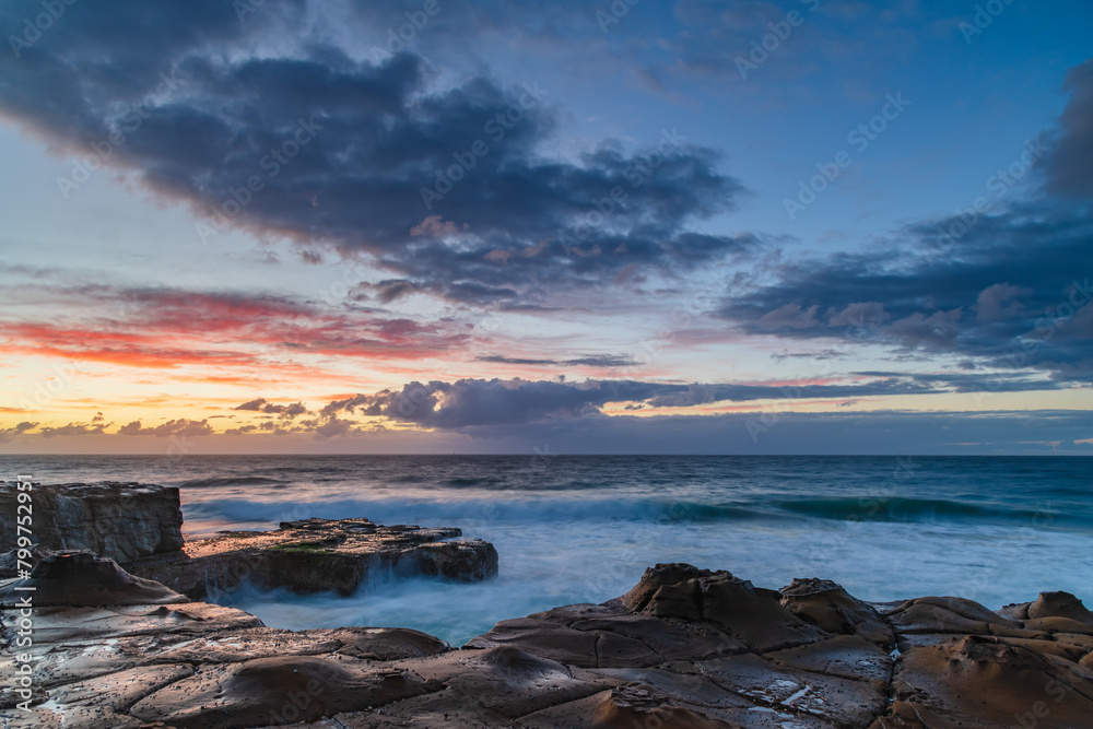 Obraz premium Sunrise, sea, waves, clouds and tessellated rock platform