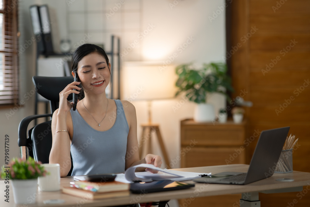 © Thitisak - ฺAsia Businesswoman sitting and working using laptop to chat with customers online in office © Thitisak - ฺAsia Businesswoman sitting and working using laptop to chat with customers online in office