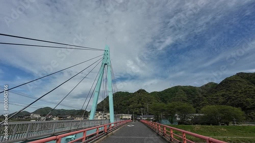 佐津川に架かる鉄の吊り橋！