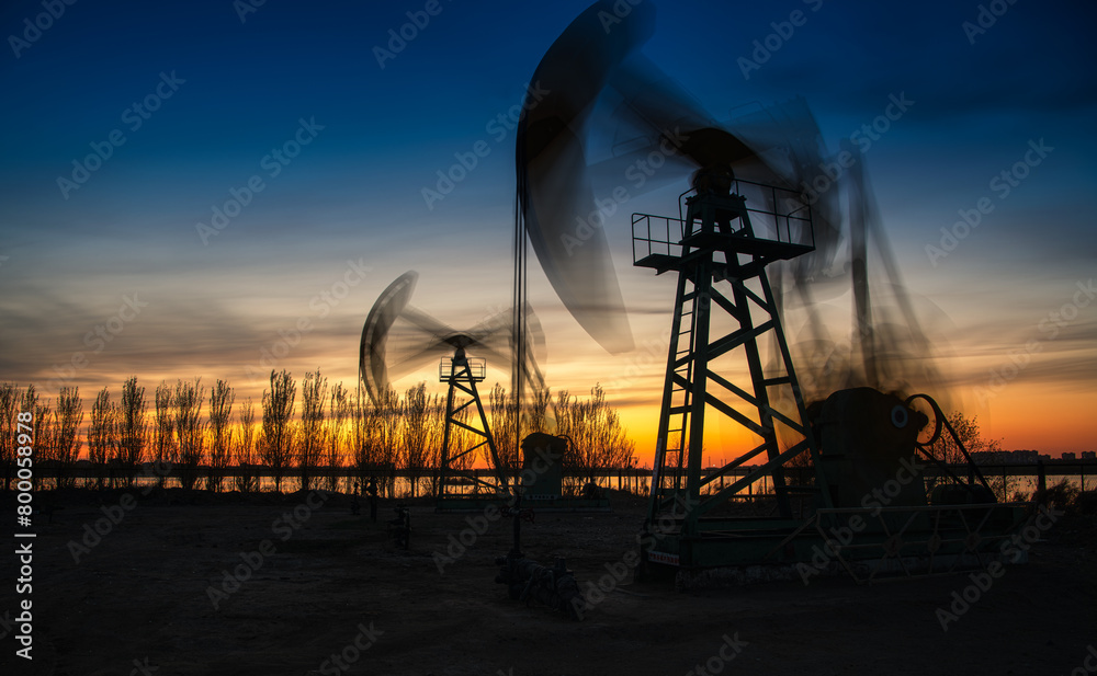 Slow shutter pumping unit oil well