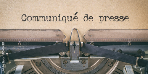 Text written with a vintage typewriter - Press release in french - Communiqué de presse © Zerbor