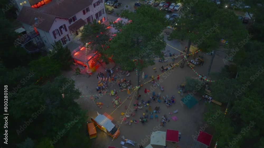 A surf film premiere filmed with a drone by night, Jo and Joe Hossegor