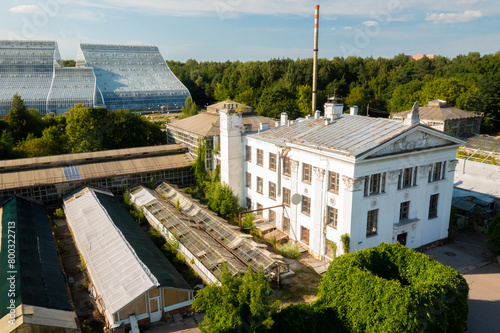 Majestic White Palace in Moscows Botanical Oasis photo