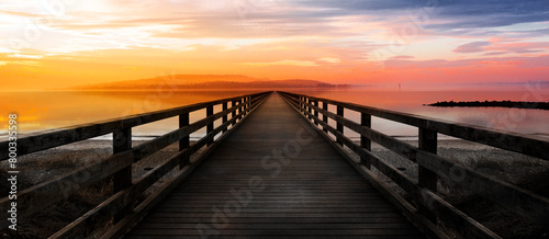 Lsndngsbrücke ei Somnnenuntergang zum Horizonz