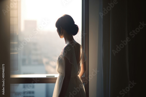 女, 女性, 家, 室内, 窓, 窓際, 佇む女性, 後ろ姿, 外を眺める女性, Woman, female, house, indoor, window, window sill, woman standing, back view, woman looking out