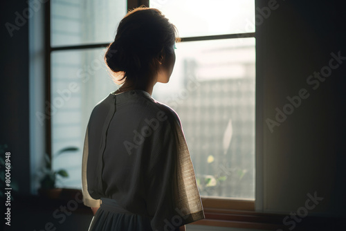 女, 女性, 家, 室内, 窓, 窓際, 佇む女性, 後ろ姿, 外を眺める女性, Woman, female, house, indoor, window, window sill, woman standing, back view, woman looking out