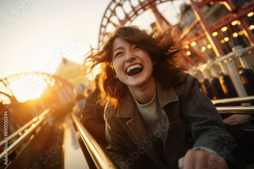 女, 女性, 娯楽, 笑顔, 遊園地, ジェットコースター, 笑顔の女性, ジェットコースターに乗る女性, woman, female, entertainment, smiling, amusement park, roller coaster, smiling woman, roller coaster ride woman