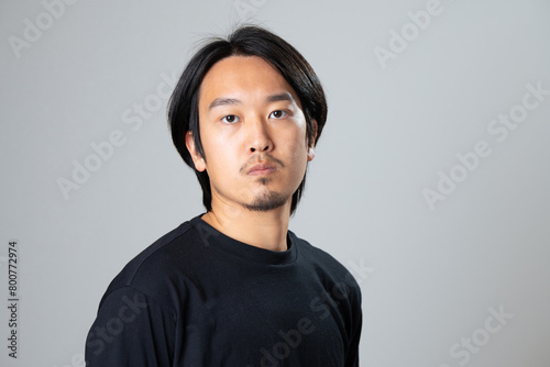真顔の男性２