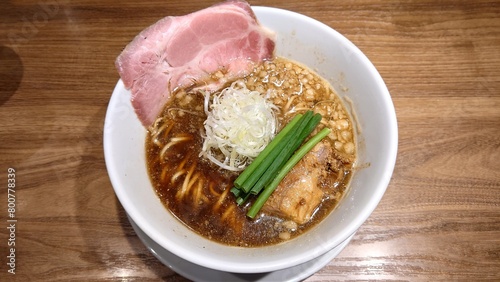 チャーシューの乗った醤油ラーメン
