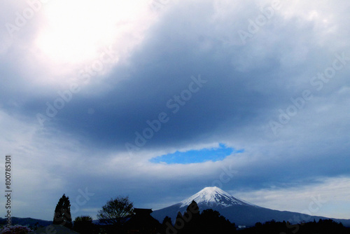 朝日富士にたなびく雲