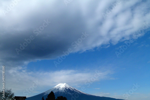 朝日富士にたなびく雲