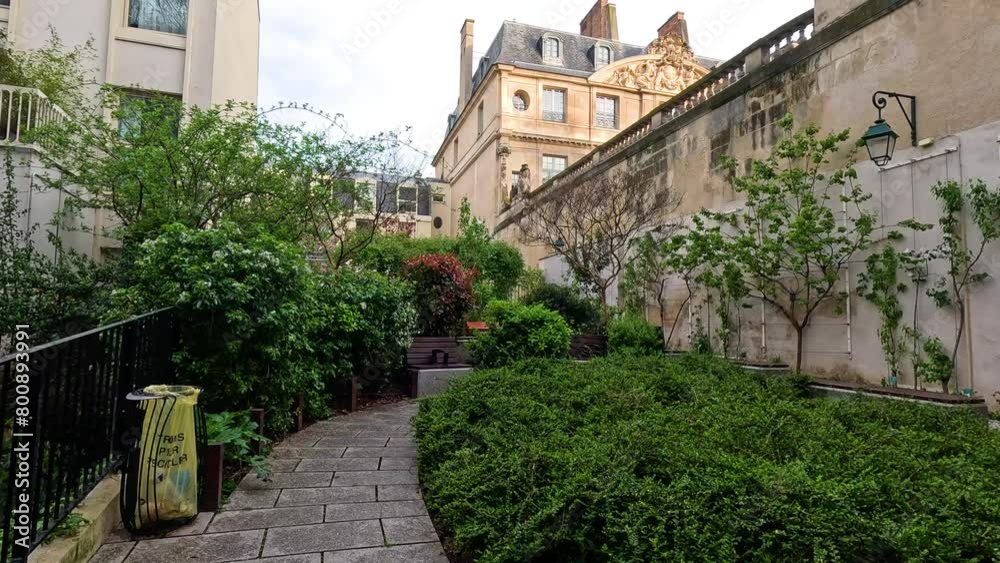 Daylight to Dusk in a Quiet Courtyard Daylight to Dusk in a Quiet Courtyard