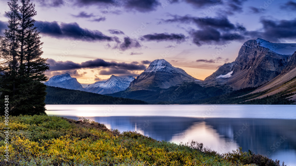 Fototapeta premium Sunrise at Bow Lake Alberta