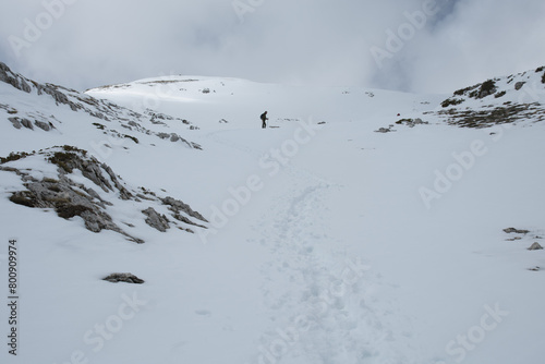 Difficult hike in the snow in the Abruzzo mountains, Italy © Buffy1982