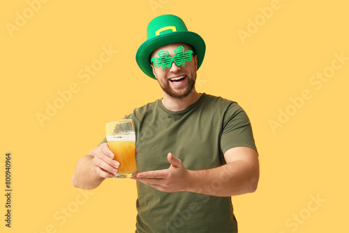 Happy man in green leprecha...