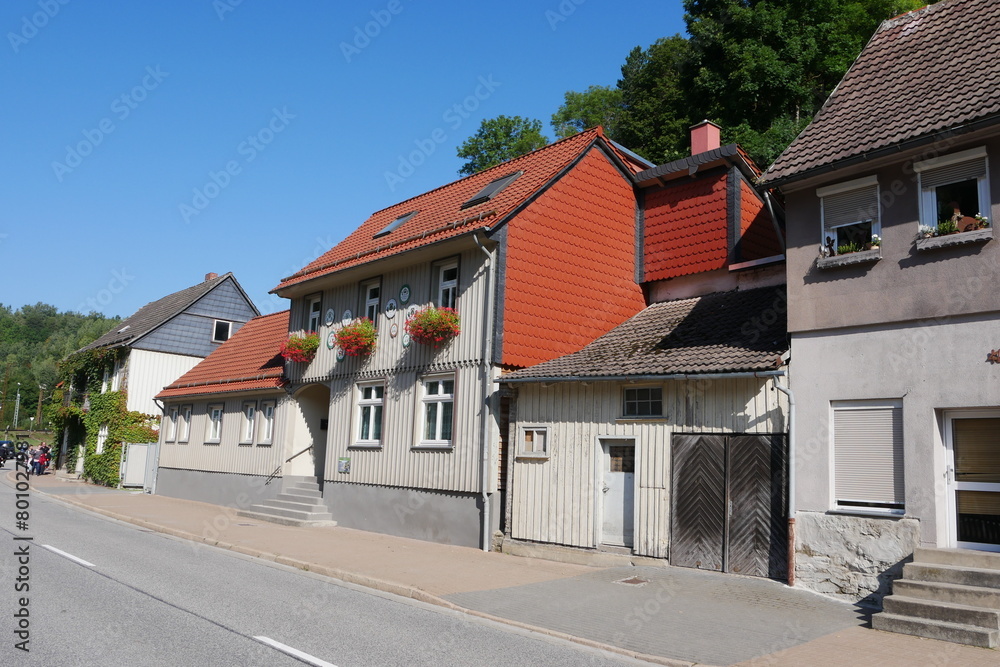 Häuser mit Holzverkleidung im Erholungsort Rübeland im Harz in Sachsen-Anhalt Häuser mit Holzverkleidung im Erholungsort Rübeland im Harz in Sachsen-Anhalt