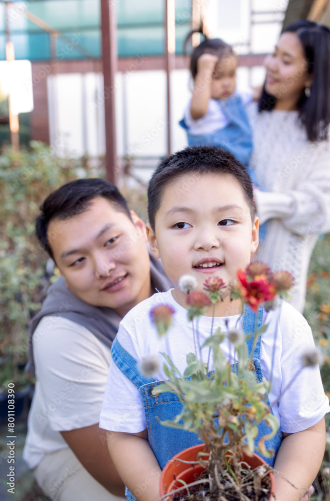  Korean man and his charming wife with cute children are buying green planters home