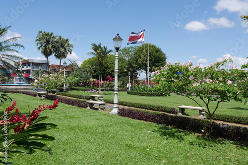 Laterne im Park von La Fortuna in Costa Rica photo