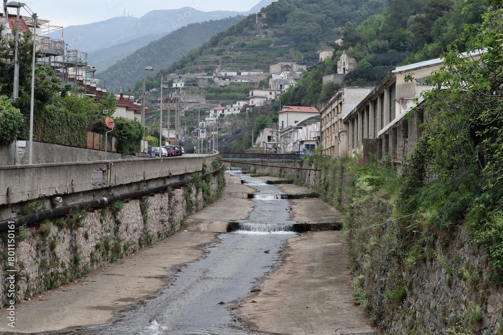 Maiori - Fiume Reginna in Via Chiunzi verso monte