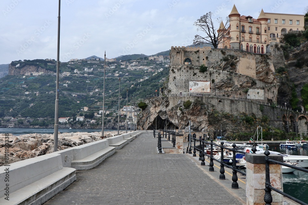 Maiori - Scorcio del Castello Mezzacapo dalla terrazza del molo