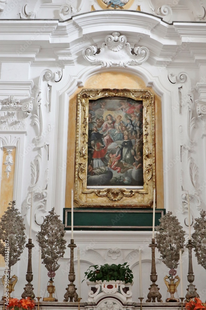 Maiori - Dipinto settecentesco della Madonna del Rosario sull'altare della Chiesa di San Domenico
