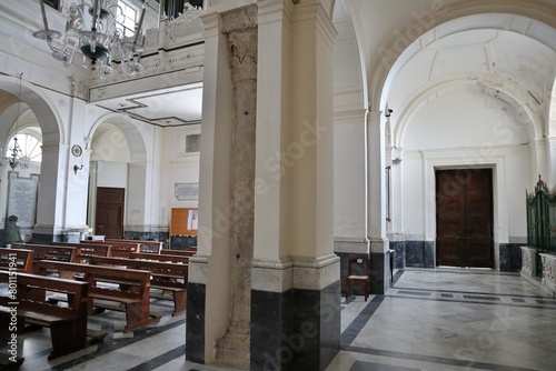 Maiori - Colonna inglobata in un pilastro del Santuario di Santa Maria a Mare photo